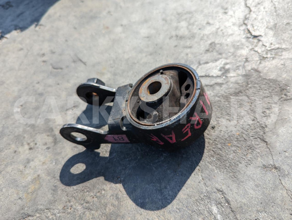 Подушка двигателя Toyota Spade 
