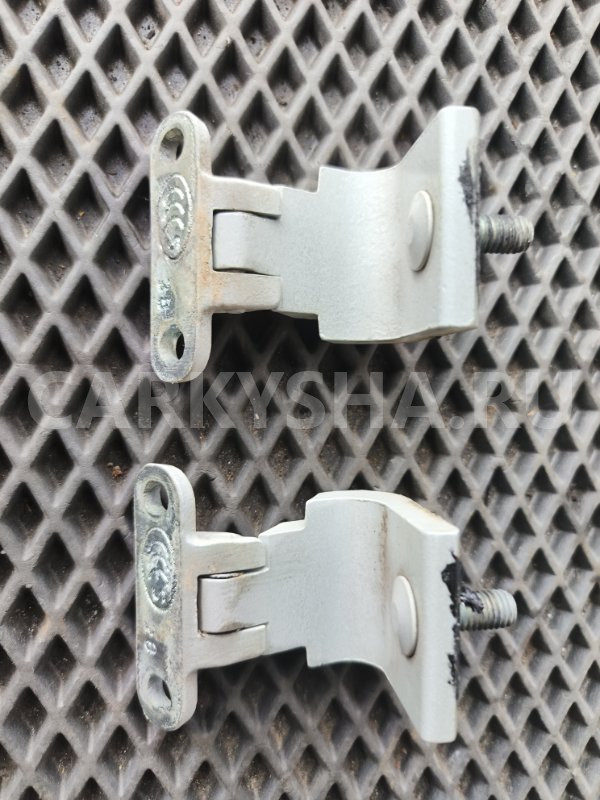 Петля крышки багажника VW Touareg 2017 1K6827301C NF Volkswagen Touareg 