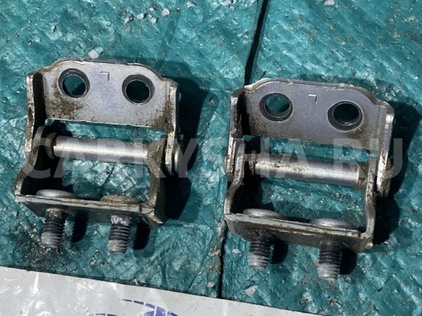 Петля крышки багажника Mazda CX-7 I (2006—2009) Mazda 2 оригинальный номер L20662210