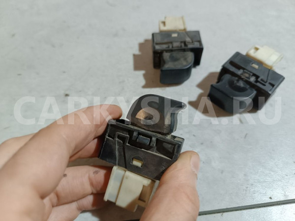 Кнопка стеклоподъемника Nissan Pulsar оригинальный номер 254110M010