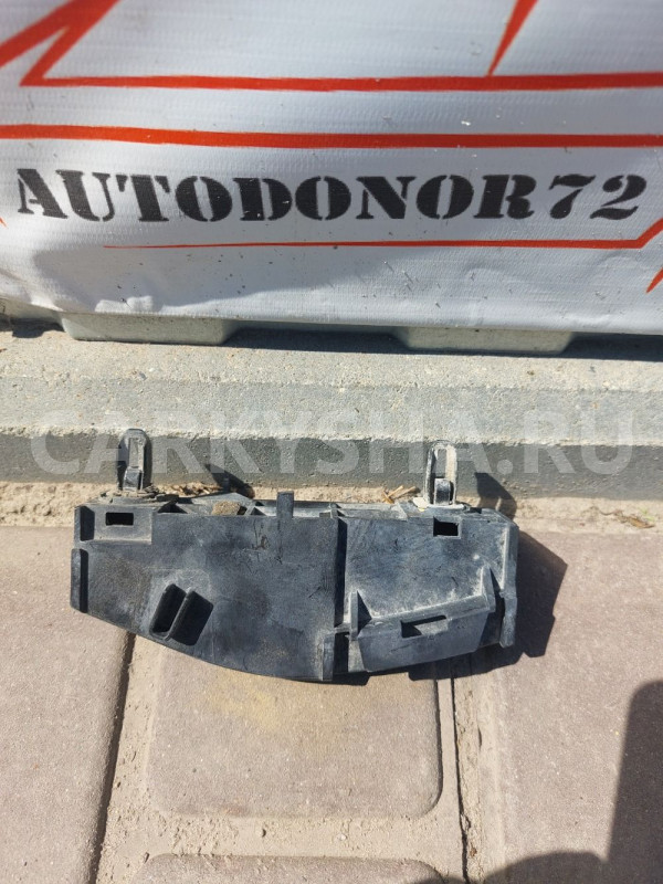Кронштейн заднего бампера прав Toyota Avensis T270 Toyota Avensis оригинальный номер 5256205030
