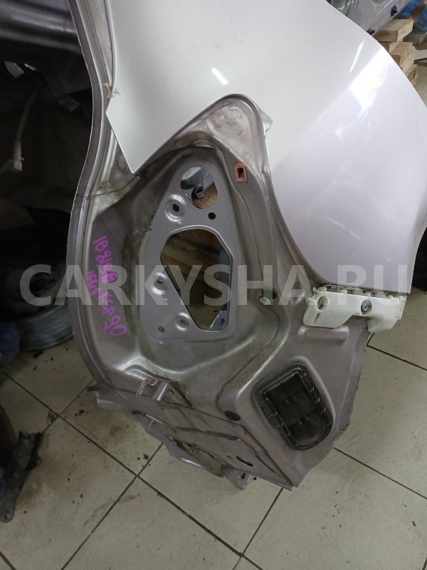 крыло заднее правое Toyota Vitz 