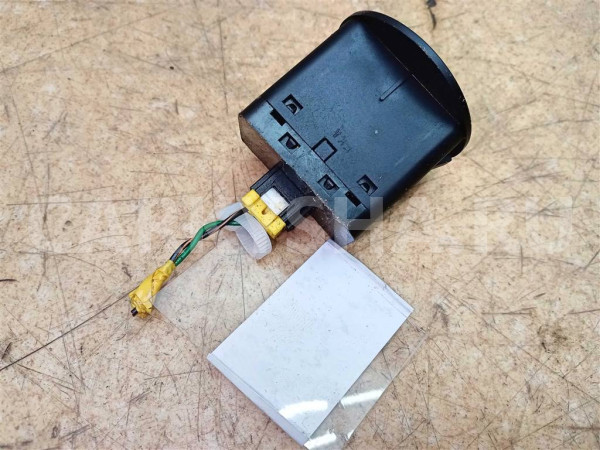 Название детали Кнопка отключения Air bag Модель KIA Sorento XM Kia Sorento оригинальный номер 95930-3E510