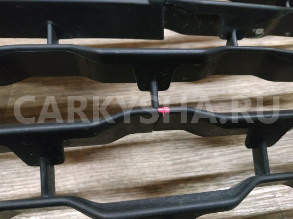 Решетка в бампер центральная Mitsubishi Pajero 