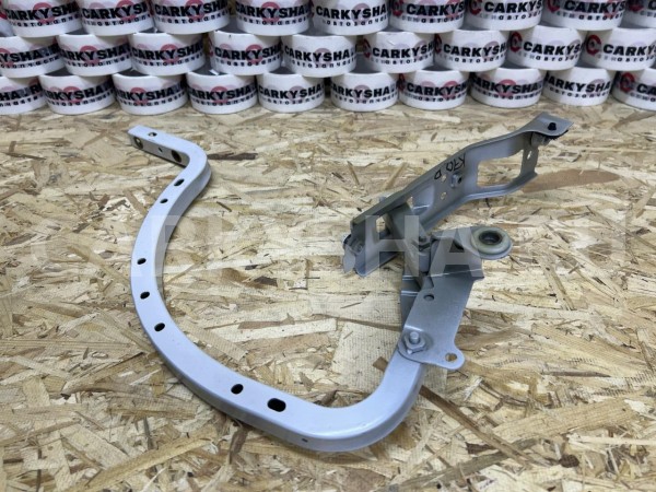 Петля крышки багажника правая Toyota Camry VIII (XV70) оригинальный номер 64510-33181