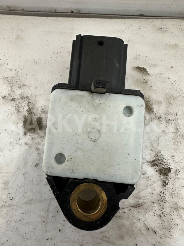 Датчик удара боковой Toyota Yaris 2005-2012 Toyota Yaris оригинальный номер 898310H010