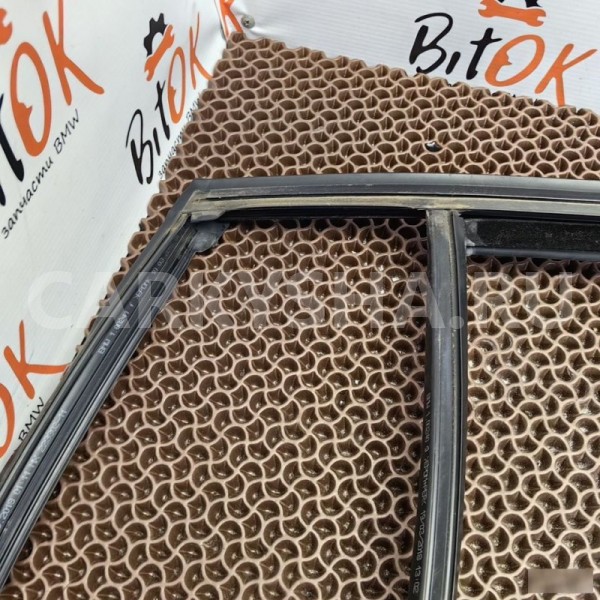 Уплотнительная резинка стекла BMW X3 