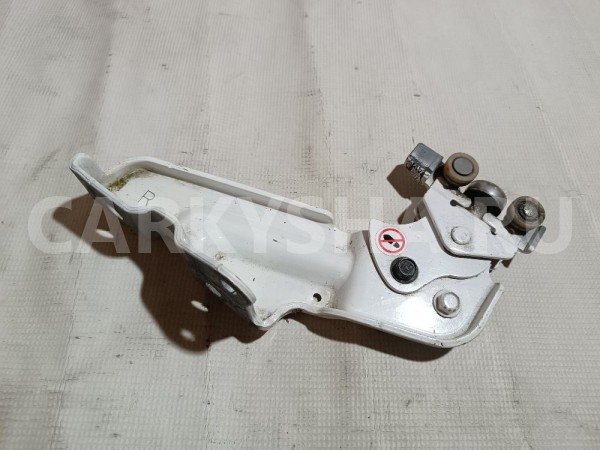 Петля двери задней правой нижняя Nissan NV200 