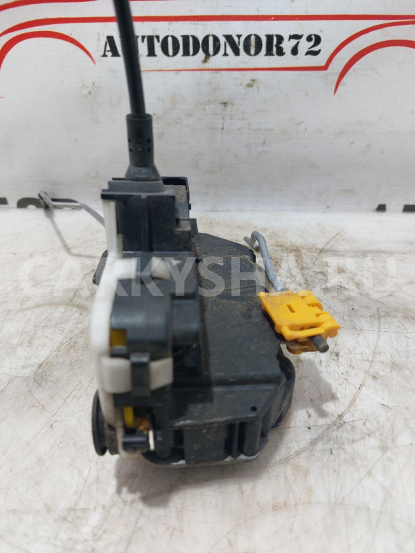 Замок двери задний левый Opel Astra J универсал Opel Astra оригинальный номер 13579555