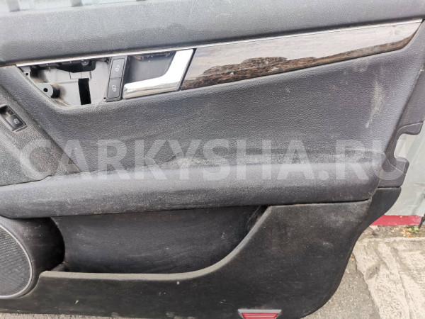 Обшивка передней правой двери Mercedes C W204 Mercedes-Benz C-klasse 