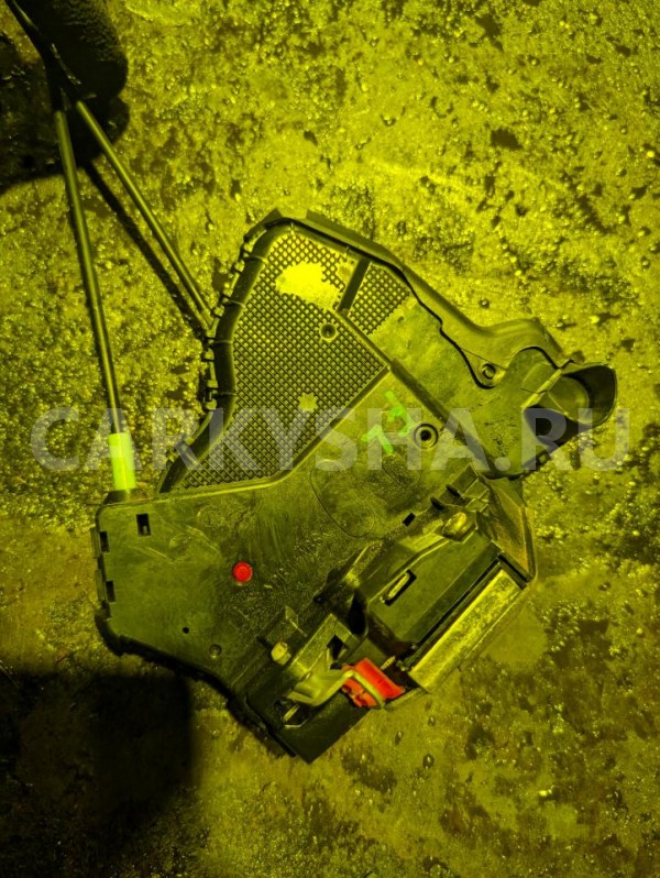 Замок двери Toyota Alphard 