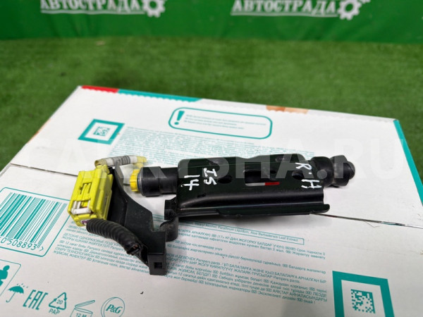 Пиропатрон капота Lexus is 2013-2020 5346053020, правый Lexus IS 