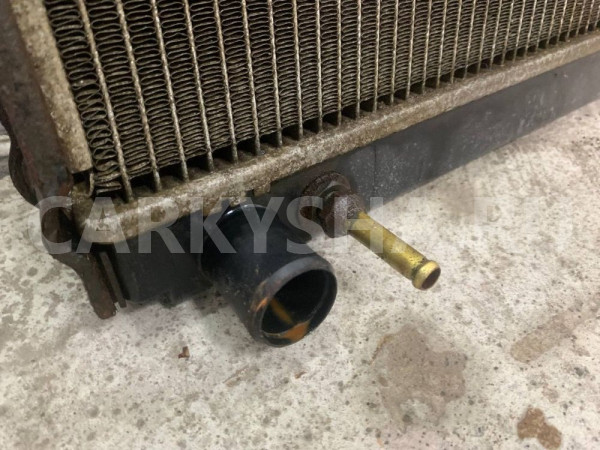 Радиатор основной Toyota Hilux 4runner 130 3VZ Toyota 4runner оригинальный номер 1640065120