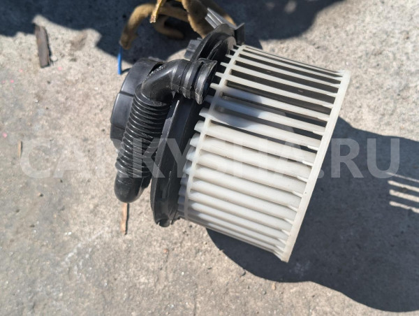 Мотор печки Nissan Tiida оригинальный номер 27226ED000