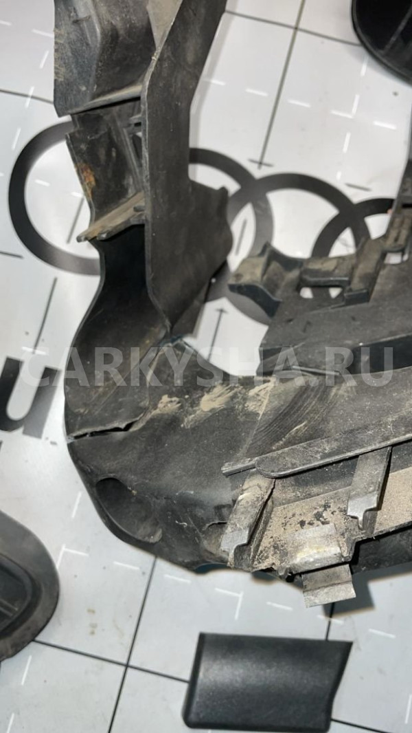 Крепление фары левой Audi A5 I (2007—2011) Audi 200 оригинальный номер 8T0805607L