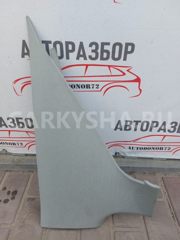 Обшивка задней стойки прав Toyota Avensis (T270) Toyota Avensis оригинальный номер 6247105120