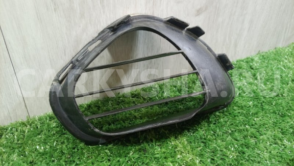 Решетка в передний бампер левая Renault Megane Renault 14 оригинальный номер 622554413R