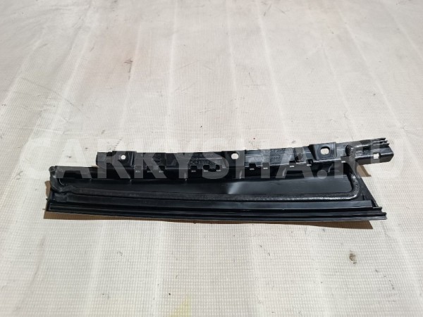 Накладка двери задней правой Ford Mondeo 