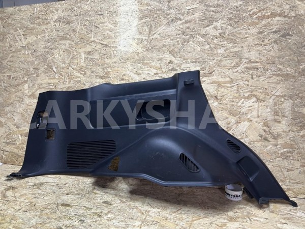 Обшивка багажника нижняя левая Toyota Land Cruiser 200 Series оригинальный номер 62520-60A20-С0
