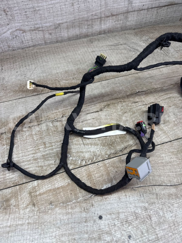 Проводка двери задняя левая jeep cherokee wk2 Jeep Cherokee оригинальный номер 68136762ae