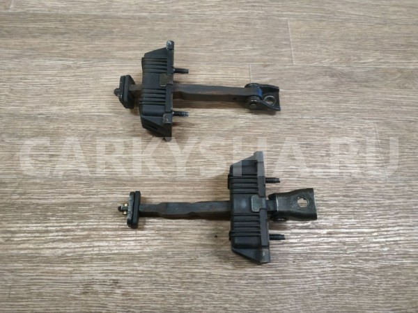 Ограничитель двери задний Toyota Avensis 