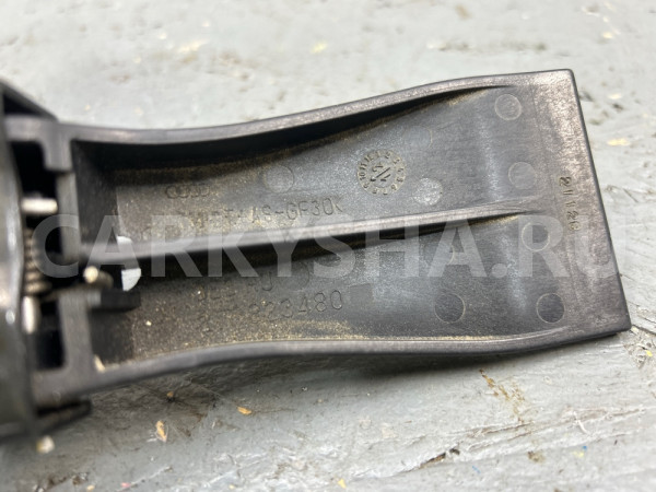 Крючок капота Audi A4 2013 Audi A4 