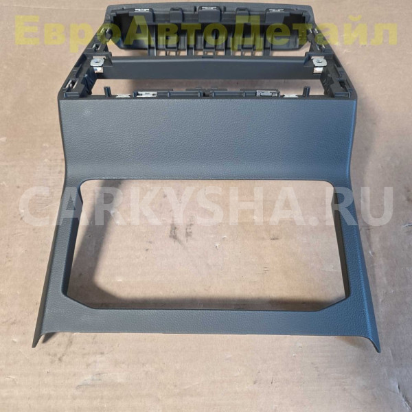 Накладка центральной консоли VW Touareg (CR7) Volkswagen Touareg оригинальный номер 760864299