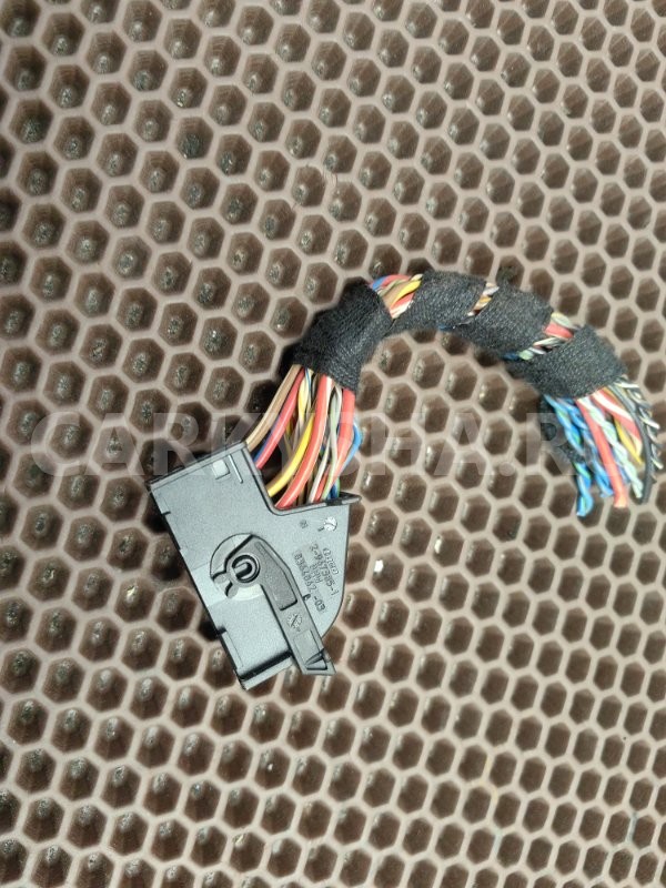 Разъем усилителя BMW X5 