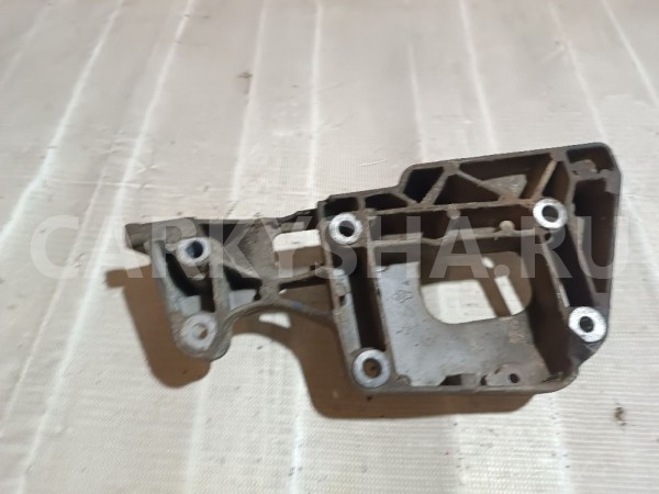 Кронштейн генератора Volkswagen Passat 