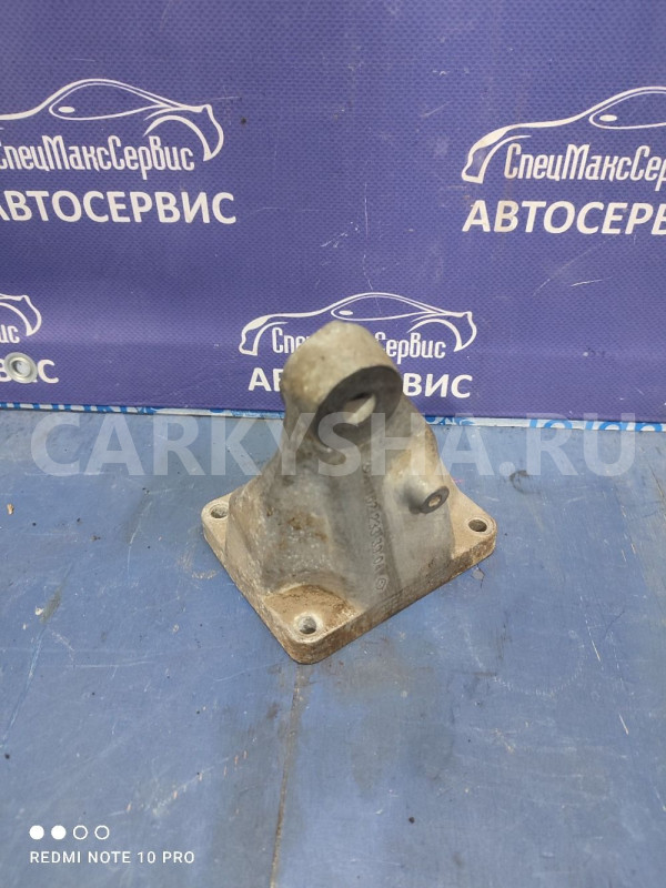 Кронштейн двигателя правый Ssangyong Rexton 1 3.2 Ssang Yong Rexton оригинальный номер a1622333904
