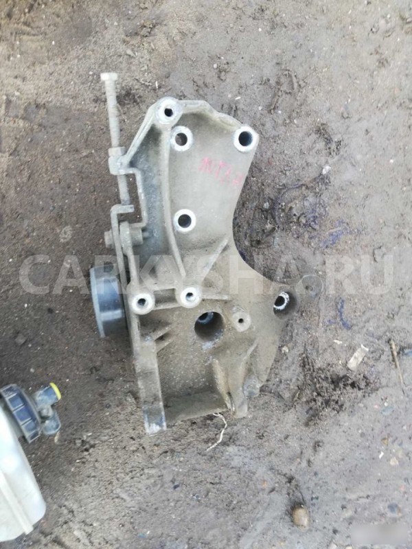Кронштейн генератора Renault Logan I (2004—2009) Renault 20 