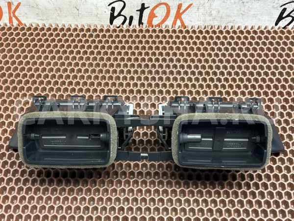 Дефлектор обдува центральный BMW X1 оригинальный номер 64 22 9 292 741, 64 22 9 292 741, 64229292741, 9292741