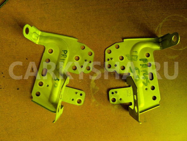 Крепление магнитофона Toyota Prius 