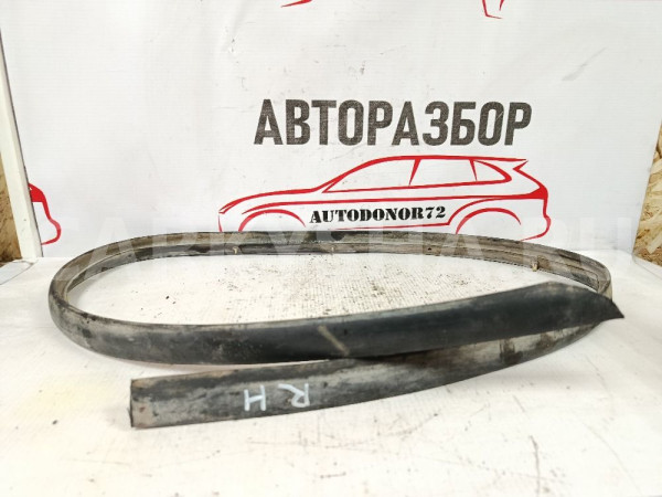 Уплотнитель двери правый Opel Astra J 2009-2018 Opel Astra оригинальный номер 13347304