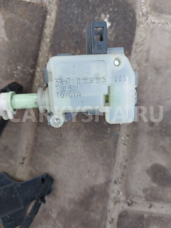 Активатор лючка бензобака Toyota Avensis T250 Toyota Avensis оригинальный номер 7703005011