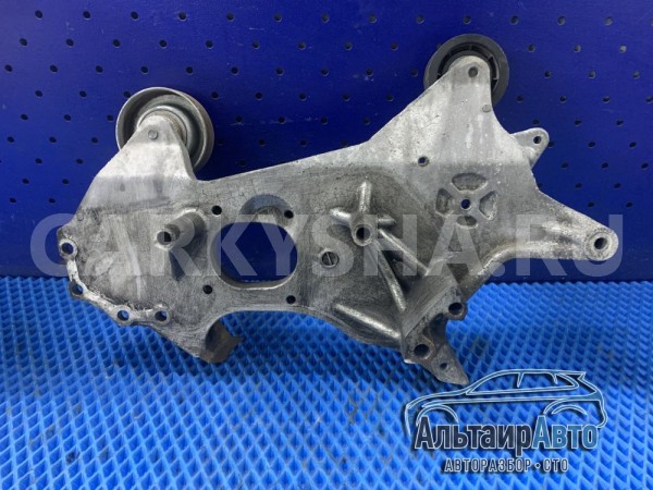 Кронштейн генератора Mitsubishi Pajero 6G74 3.5GDI Mitsubishi i оригинальный номер MD370478