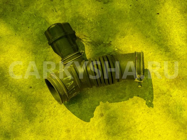 Патрубок воздушного фильтра Mitsubishi Pajero 