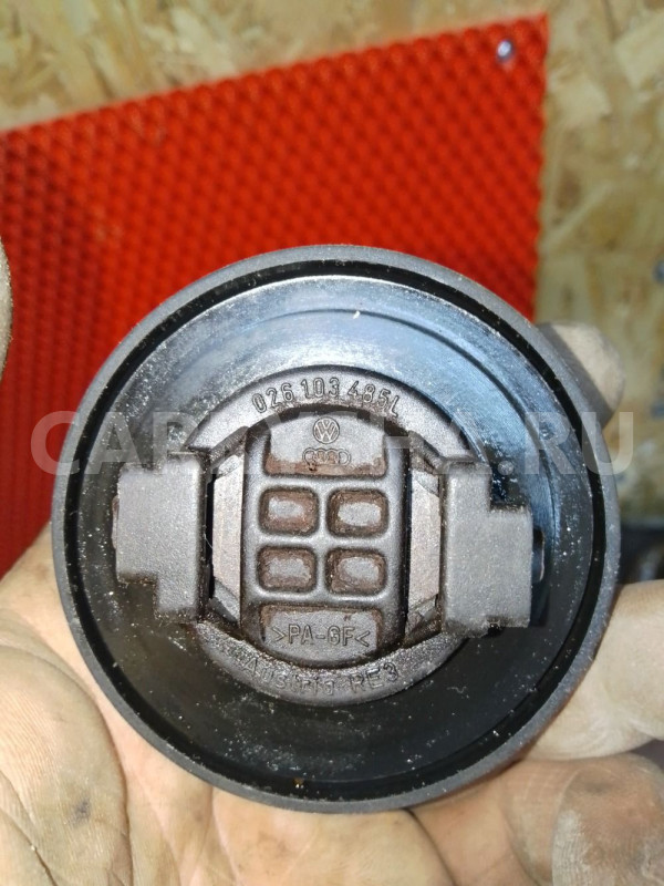 Крышка маслозаливной горловины Volkswagen golf plu Volkswagen Golf Plus оригинальный номер 126103485L