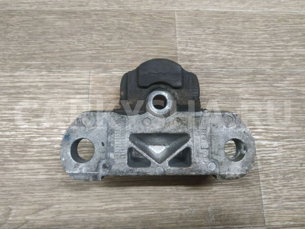 Кронштейн опоры КПП Land Rover Freelander оригинальный номер LR006976