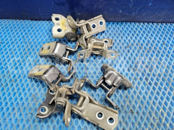 Петля двери Toyota Avensis 2 T250 Toyota Avensis оригинальный номер 6875005020