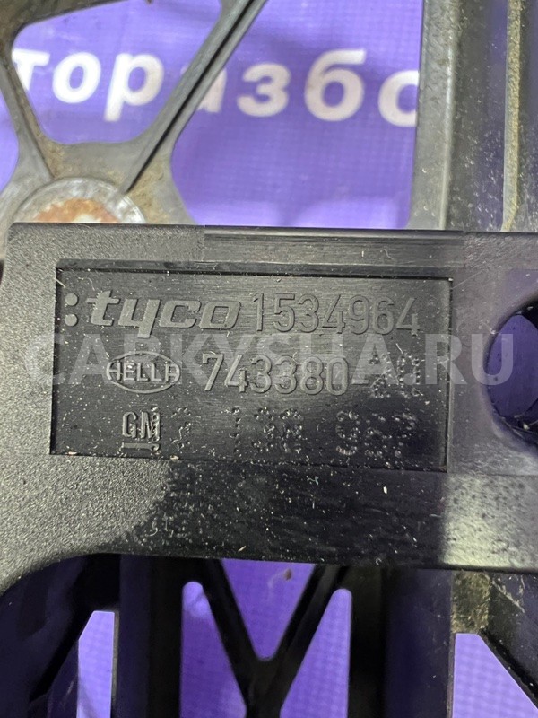 Корпус блока предохранителей Opel Astra H L08 Opel Astra 