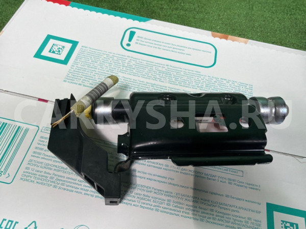 Пиропатрон капота Lexus is 2013-2020 5346053020, правый Lexus IS 