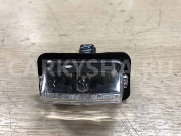 Фонарь освещения номерного знака Toyota Highlander IV (U70) оригинальный номер 81270-06031
