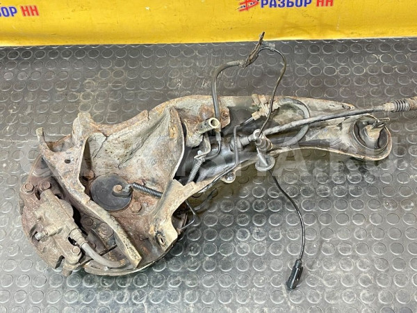 Кулак задний правый Dodge Caliber I (2006—2009) Dodge Caliber оригинальный номер 5272714AA