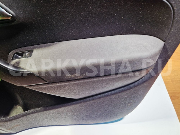 Обшивка двери передняя правая Volkswagen Polo 09-20 Volkswagen Polo оригинальный номер 6RU867012F