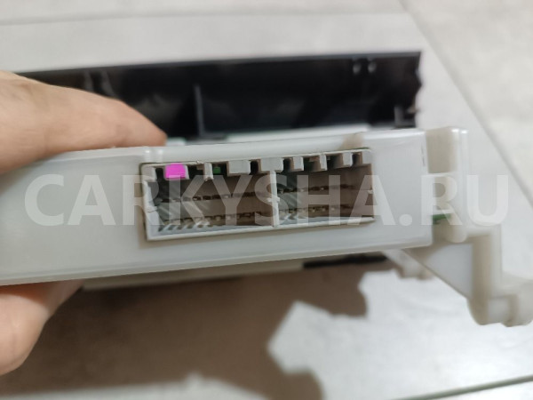 Блок управления климатической установкой Nissan Cefiro оригинальный номер 275004Y515