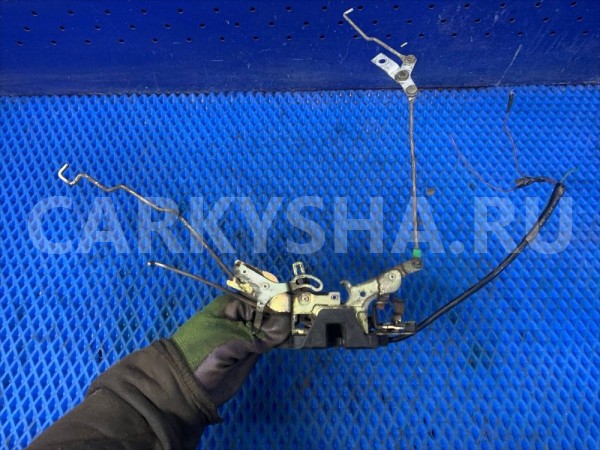 Замок левой двери багажника Land Cruiser 80 TLC Toyota Land Cruiser оригинальный номер 6935060050