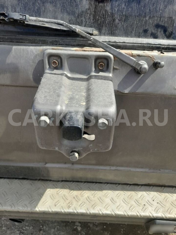 Крепление запасного колеса Isuzu Trooper 1991 Isuzu Trooper 