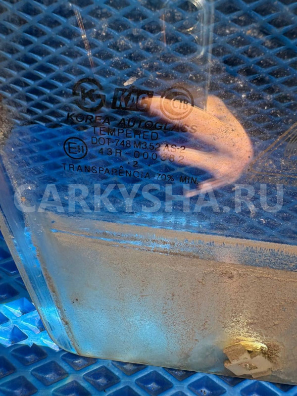 Стекло двери передней правой Hyundai Santa Fe I (2000—2012) Hyundai Santa Fe оригинальный номер 824212B020, DOT748M352AS2