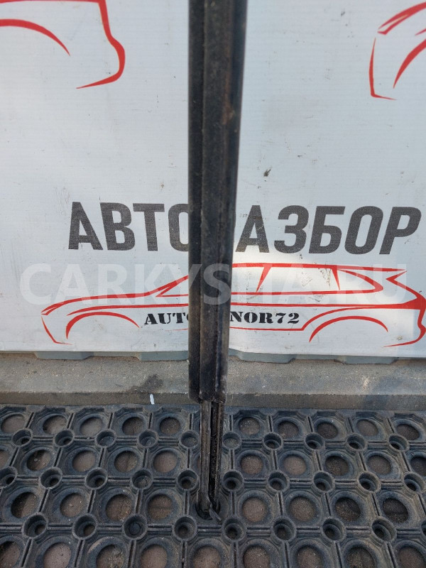 Накладка стекла перед правого Toyota Avensis T250 Toyota Avensis оригинальный номер 7571020491